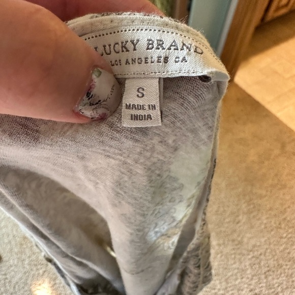 Knot Front Tee - Picture 3 of 3